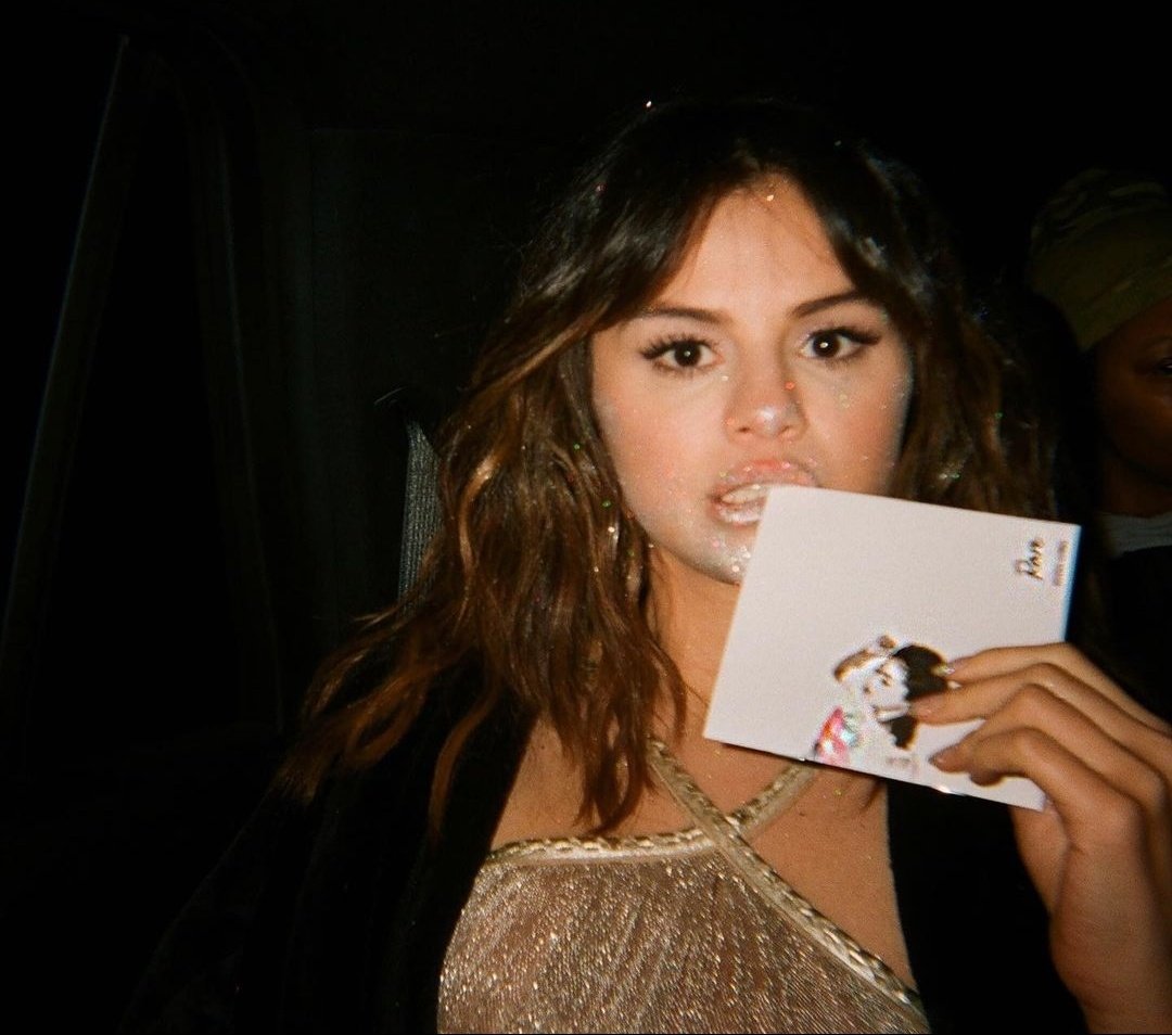 archivesgowmez's tweet photo. selena gomez throughout 2020 https://t.co/b5XK0uL8fo