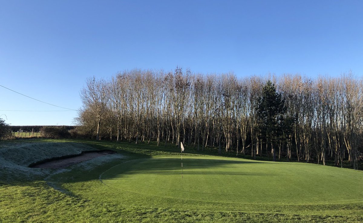 ‘Twas a cold &amp; frosty morning ⁦<a href="/ParkStratford/">The Stratford Park</a>⁩ - but great to be out and playing #golf 🏌️‍♂️