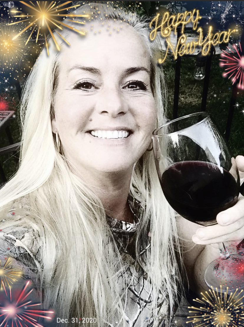 Happy New Year’s to all my friends and family🥳 Wishing you all the best in the coming year! Happy 2021❤️