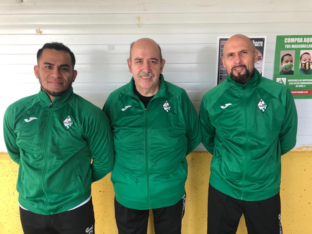 CDAlzola's tweet photo. El cuerpo técnico de la Sede Social del @CDAlzola formado por nuestro querido amigo Pepe y ayudado por Jose "el Primo", Rodri y Omar os desea una feliz salida y entrada de año. Feliz 2021 🇳🇬🇳🇬🇳🇬🇳🇬 https://t.co/S1JcJzHDdM