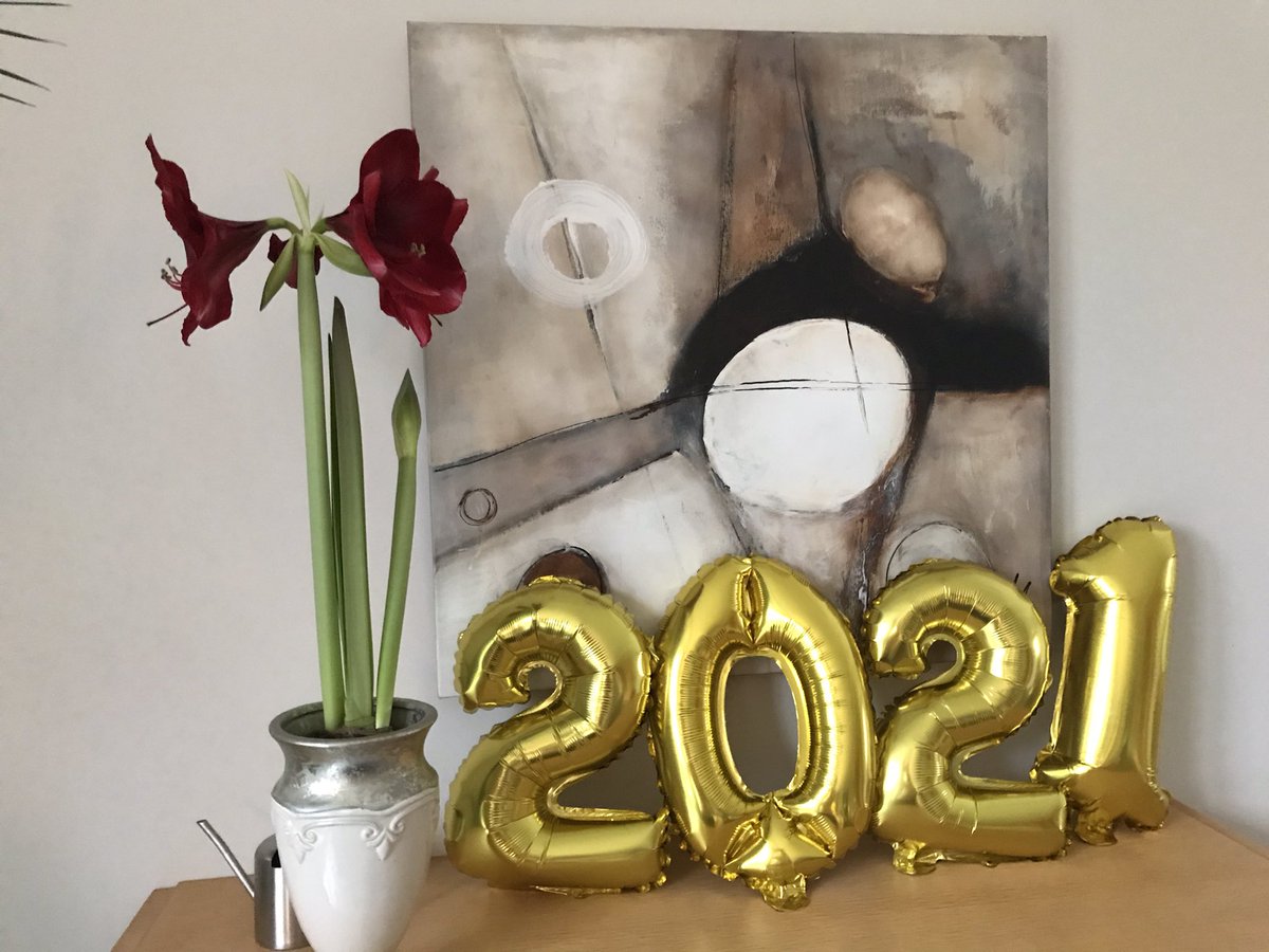 Tinchen_68's tweet photo. Guten Rutsch ins neue Jahr , auf das 2021 besser wird .🥂🎆🍀😷🥰 https://t.co/frfAuGgYln