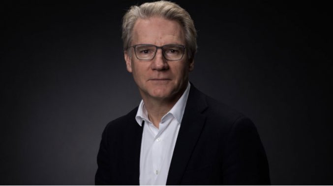 raphdeandreis's tweet photo. Les équipes d’@HavasGroup en France ont appris avec beaucoup de tristesse la disparition d’Olivier Royant. Il restera un modèle de grand journaliste français pleinement connecté au Monde. Nos pensées pour Delphine et leurs enfants. https://t.co/k3KJ7thr8h