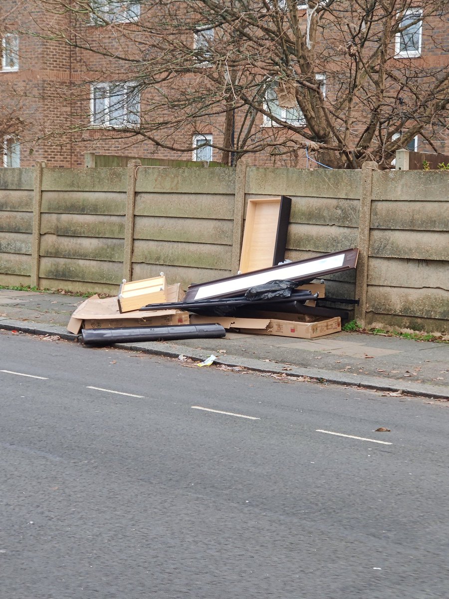 CatfordCleanup's tweet photo. Stainton Road never fails to deliver the goods. Got to be one of Lewisham's worst hotspots for fly tipping. Literally new stuff every day #se6 #lewisham @EnviroLewisham @LewishamCouncil @JanetDaby https://t.co/kyoCZyEobr
