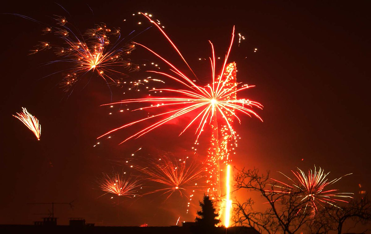#Boeller werde ich nicht vermissen. Aber ein #Feuerwerk ( professionell ) wäre schon schön. Könnte man ja in den verschiedenen Stadtteilen organisieren. #sylvester #karlsruhe