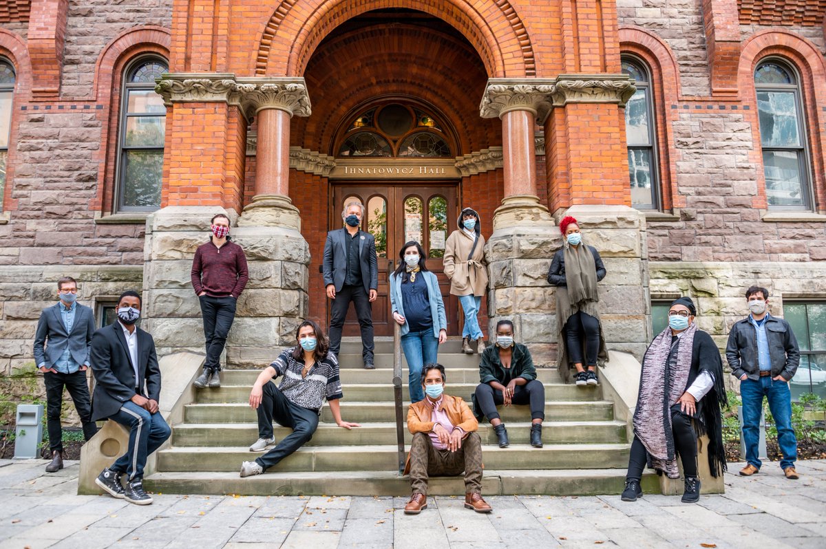 MusicalStageCo's tweet photo. As 2020 comes to an end, we reminisce on the musical light that found its way through the darkness. From #CarolineTO to #PorchsideSongs to #UnCovered &amp; beyond, we're grateful to our community for believing in us &amp; supporting us in a year we will never forget. #ItsBetterWithMusic https://t.co/DjbrvlMerU