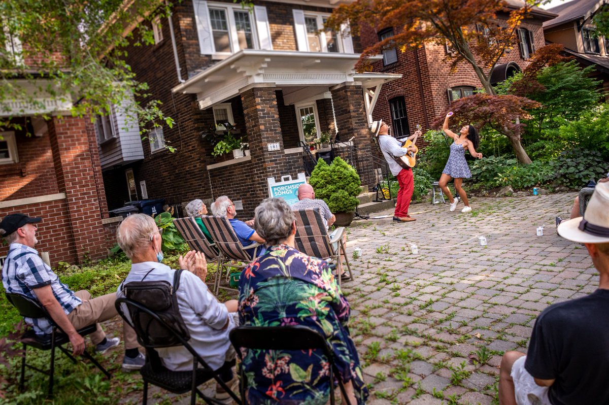 MusicalStageCo's tweet photo. As 2020 comes to an end, we reminisce on the musical light that found its way through the darkness. From #CarolineTO to #PorchsideSongs to #UnCovered &amp; beyond, we're grateful to our community for believing in us &amp; supporting us in a year we will never forget. #ItsBetterWithMusic https://t.co/DjbrvlMerU