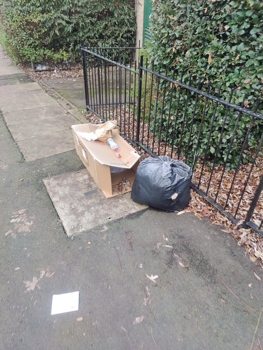 CatfordCleanup's tweet photo. Stainton Road never fails to deliver the goods. Got to be one of Lewisham's worst hotspots for fly tipping. Literally new stuff every day #se6 #lewisham @EnviroLewisham @LewishamCouncil @JanetDaby https://t.co/kyoCZyEobr