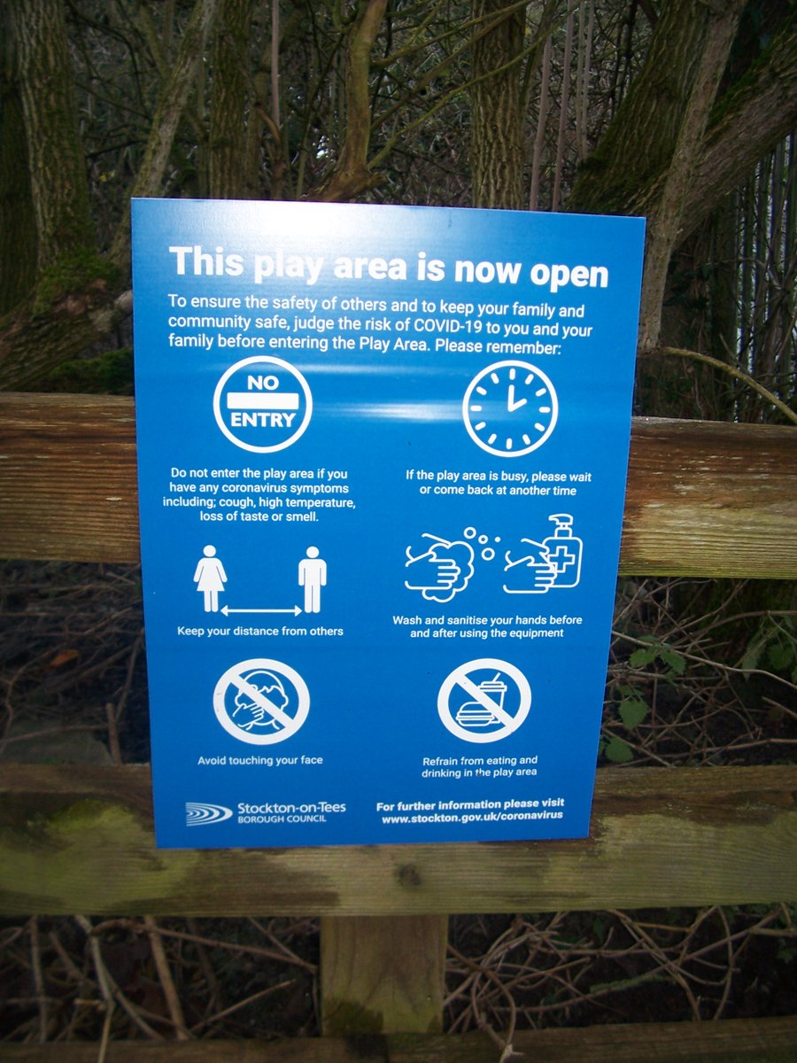 Snaiths Field celebrated its centenary in 2020, to zero fanfare. I'm convinced that, decades ago, there was a blue plaque on this wall - but I can't remember why, and I'm assuming it might be underneath the ivy now! I put my best investigator on the case.  #yarmmicrohistory