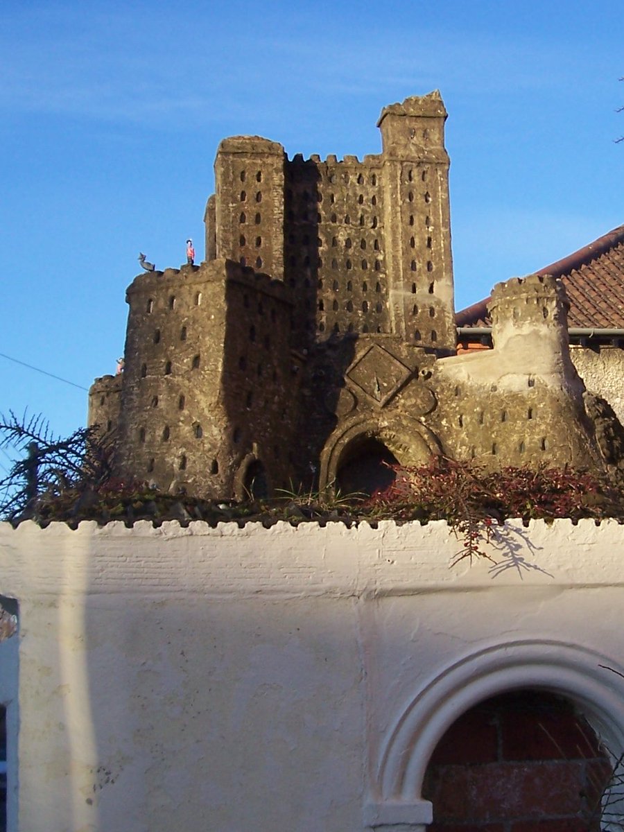 Being taken to West Street and asked "Can you see Yarm Castle? It's there! THERE!" is a rite-of-passage for Yarm kids. It's a model on a garage roof. The couple who own the house appeared while I was there, and proudly pointed out the toy soldiers they'd added.  #yarmmicrohistory
