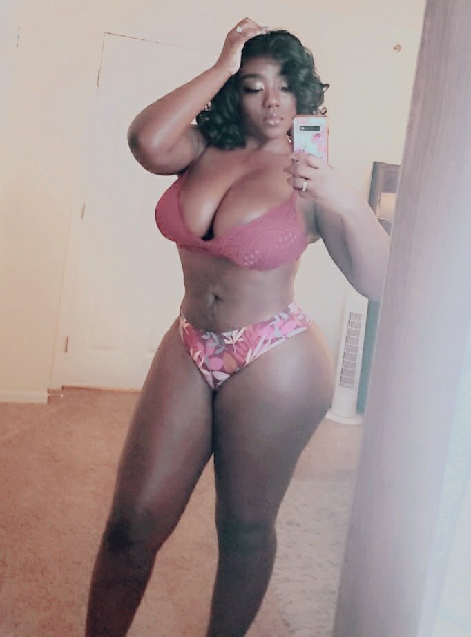 onyx_pretty's tweet photo. Retweet for nudes in your DM 😘 https://t.co/XnTM2P6Lra