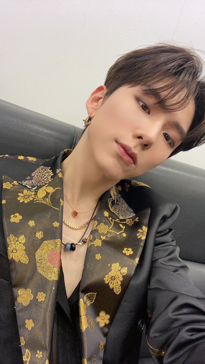 OfficialMONSTAX's tweet photo. 몬베베 새해복 많이 받으세요!!!
Monbebe Happy new year!!! #기현 https://t.co/Jew655XrI8