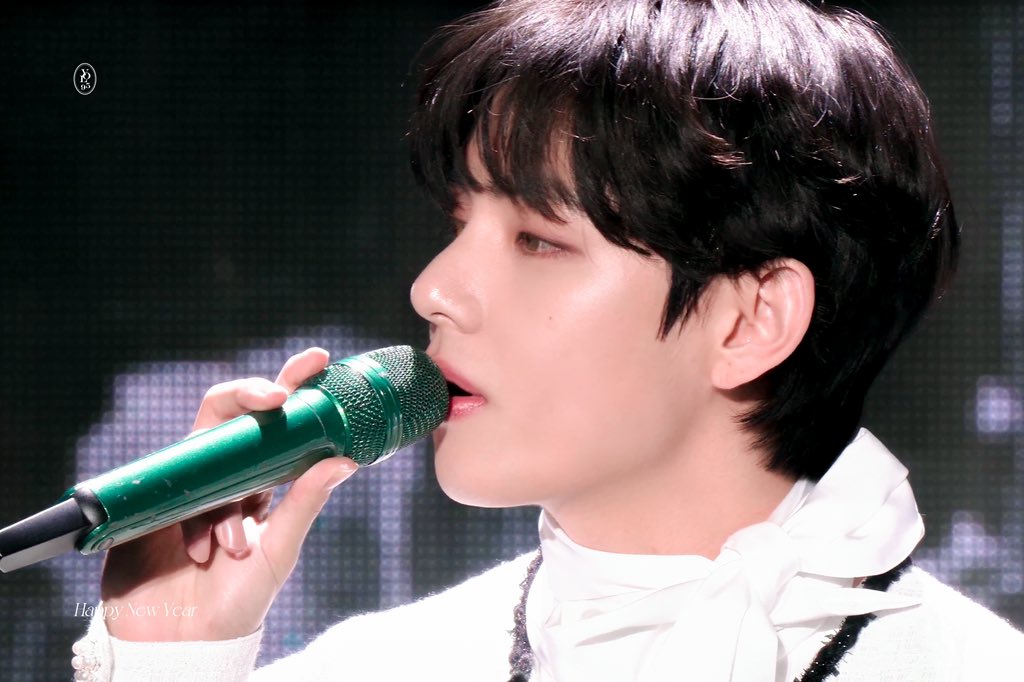 visionoflove_95's tweet photo. 🥳새해 복 많이 받으세요!!!

#방탄소년단뷔 #BTSV #뷔 #태형 @BTS_twt https://t.co/c5tdnoZYH7