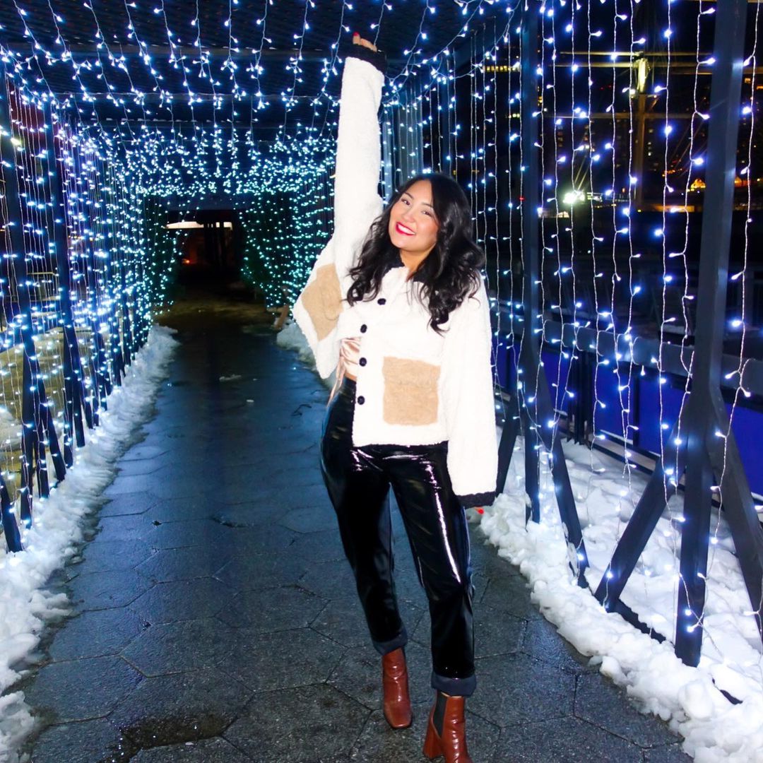 Walking in 2021 like... !😍❄️✨ We have a few tickets left for our New Year's Eve celebration, visit watermarkny.eventbrite.com to reserve before it's too late! #watermarkny (📷 @suzy_snapss)