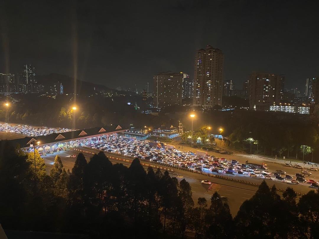 AbangCj's tweet photo. 01Jan2021(Update)
0013hrs▶️(Masih Aktif)
31Dec2020/Kuala Lumpur
2217hrs - SJR (T) selepas Plaza Tol Jalan Duta menghala ke Pusat Bandaraya KL..
#inforoadblock https://t.co/4YNvaop0cx