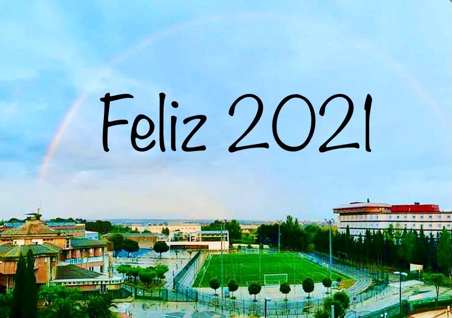 colcristorey's tweet photo. Ojalá 2021 nos devuelva un cole sin mascarillas, donde compartir sea lo normal, donde no se pierda ni un abrazo más, donde el patio sea un lugar de juego sin fronteras...y todo lo que eso significa porque significaría todo. #reiniciar https://t.co/Tks9vk7m5x
