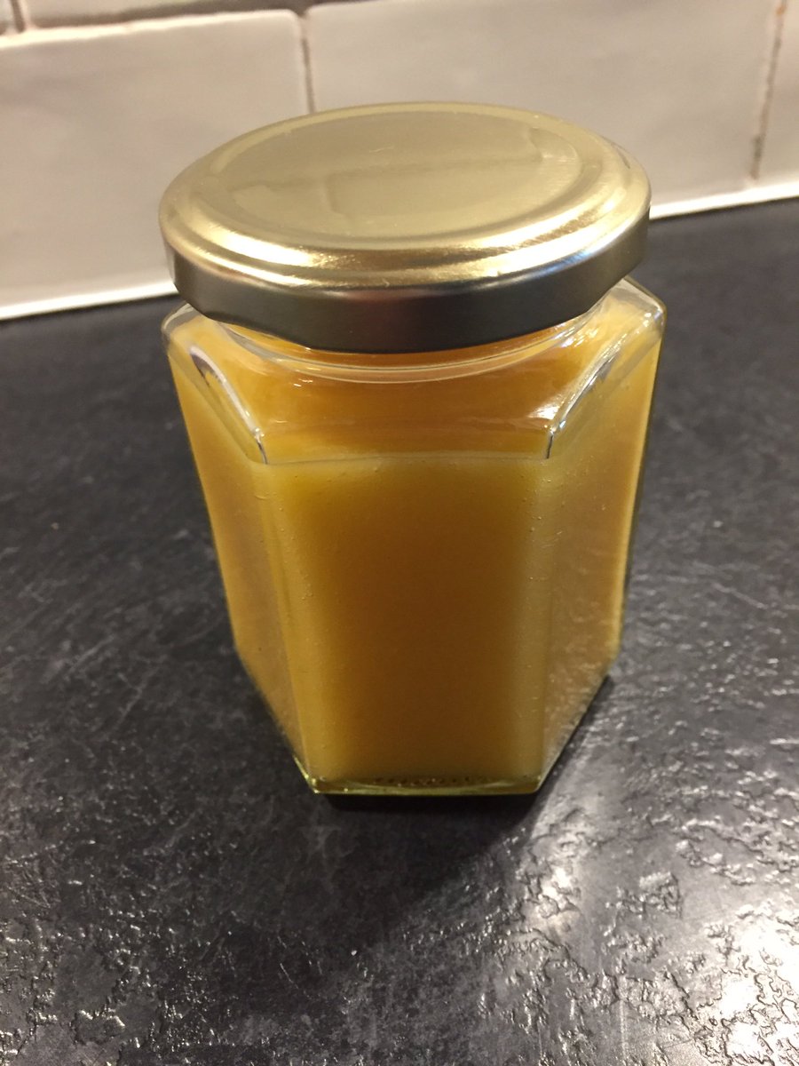 Family favourite made! Leftover egg yolks turned into lemon curd using #glasgowcookerybook recipe. Have to admit it’s my first attempt but quite pleased with the outcome. One Pavlova ready for son and daughter-in-law as they’re not allowed! ☹️ Happy New Year when it comes! 🥂🍾🎉