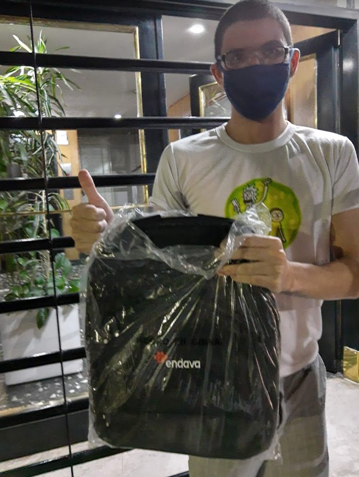 NetBaires's tweet photo. ¡Cerramos el año entregando premios! En el último #Meetup decidimos sortear premios físicos y entregarlos nosotros mismos en #BuenosAires 🙂.
.
Felicitaciones Juan Manuel y Arnaldo que ganaron un buzo de #NETBaires y una mochila gentileza de @endavalatam
.
#FelizAnoNuevo 🥳🎉 https://t.co/1rrnRWJSD4