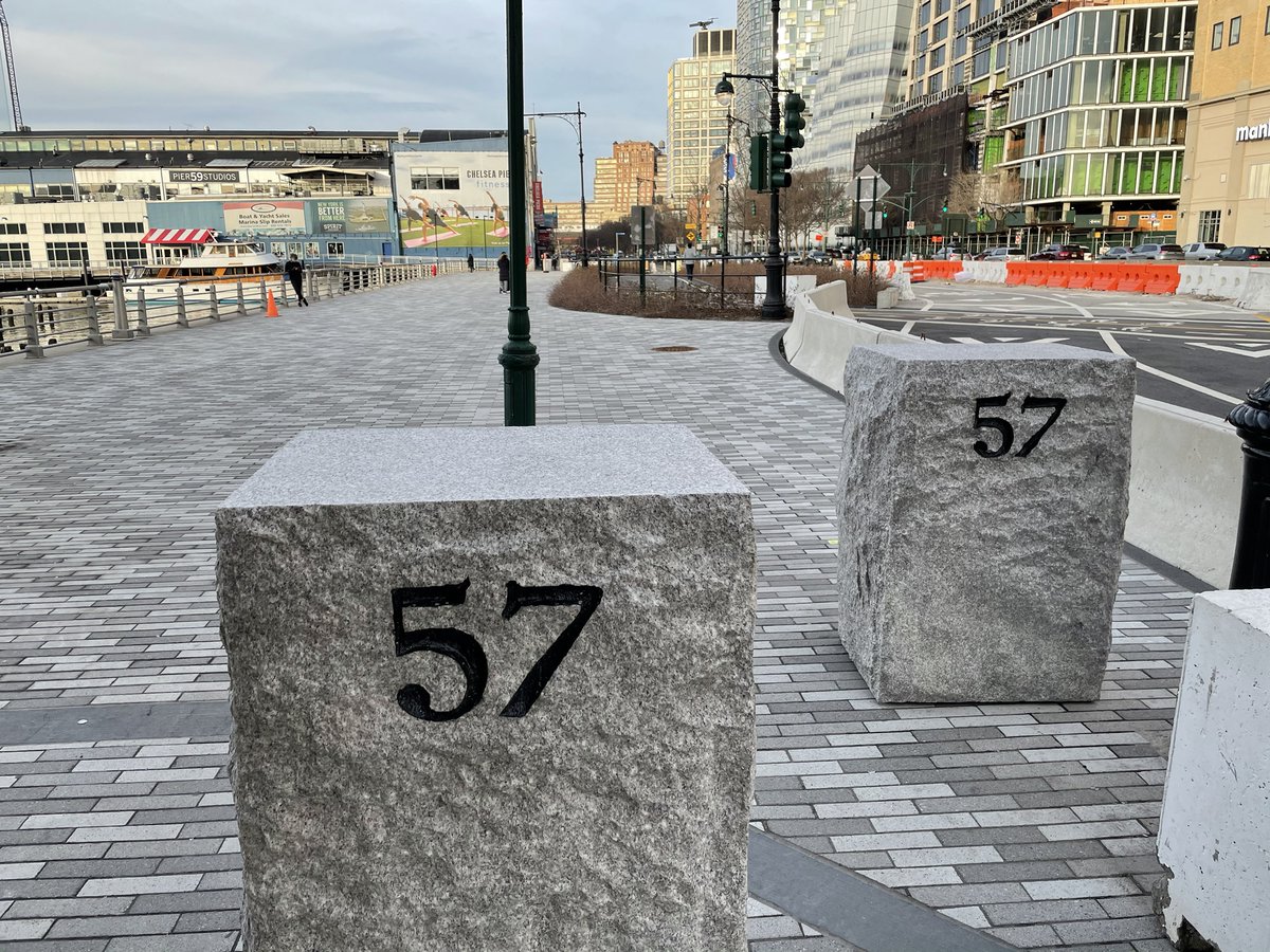 martinhawkins's tweet photo. Sure, it starts off as a friendly cult but then huge stone blocks start falling on your city. #areclub #57 #wut https://t.co/nakO9K8kgi