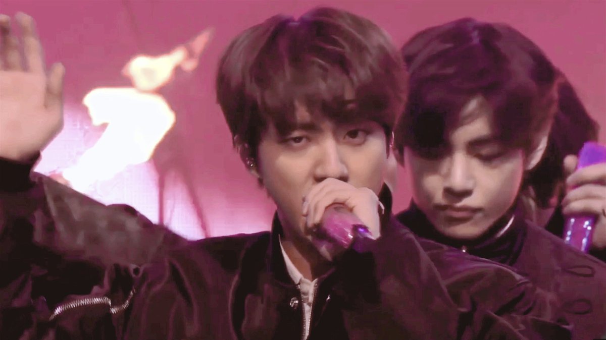 bemyjinnie's tweet photo. welcome back seokjin’s pink mic 🎤 https://t.co/sTBkyJLflB