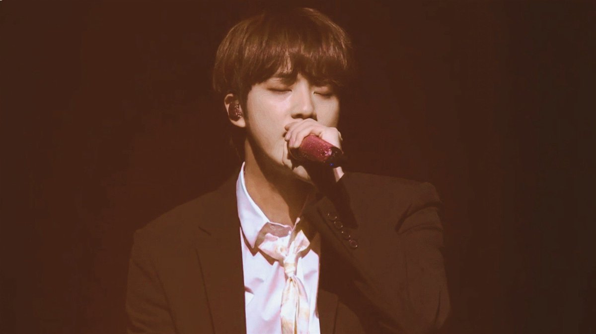 bemyjinnie's tweet photo. welcome back seokjin’s pink mic 🎤 https://t.co/sTBkyJLflB