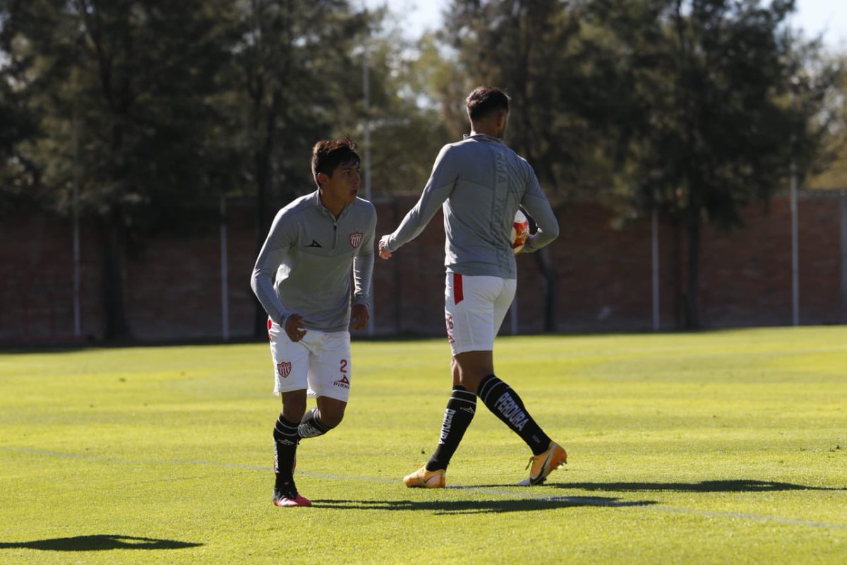 #PretemporadaNecaxa | #NECvsUDG | 2-0 | Estamos al frente en el marcador con tantos de <a href="/IdekelDom/">Idekel Domínguez</a> e Ian González. Se juega el primero de tres tiempos en Casa Club (de 40 minutos cada uno).

#FuerzaRayos ⚡️