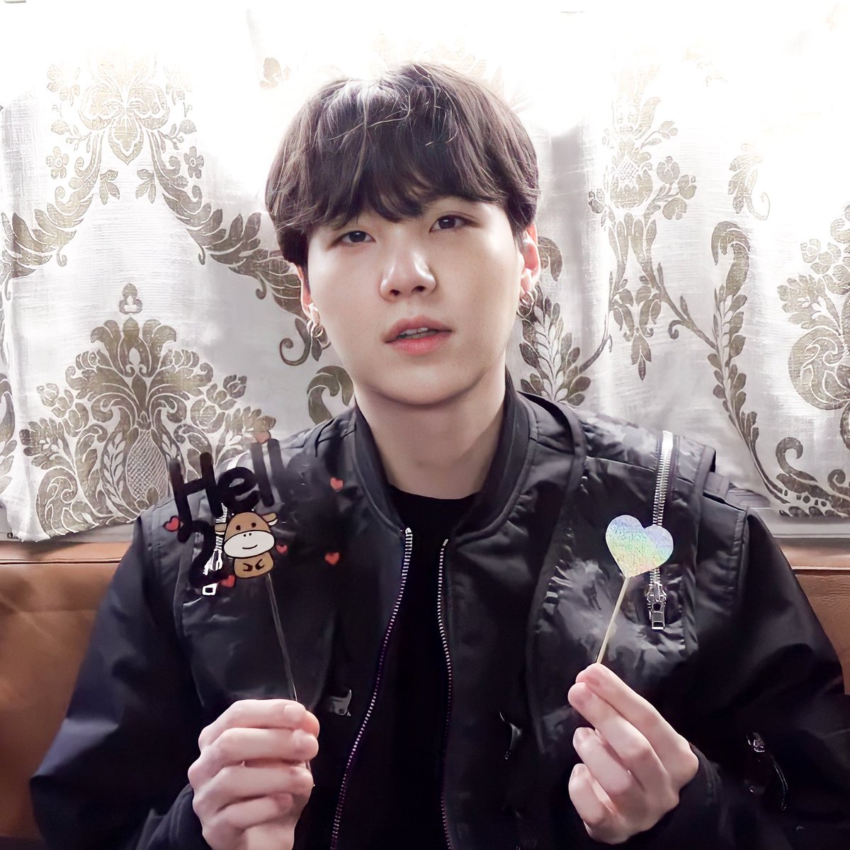 spring030993's tweet photo. 🐮🖤 #HappyNewYear https://t.co/y9HsPrLyiV