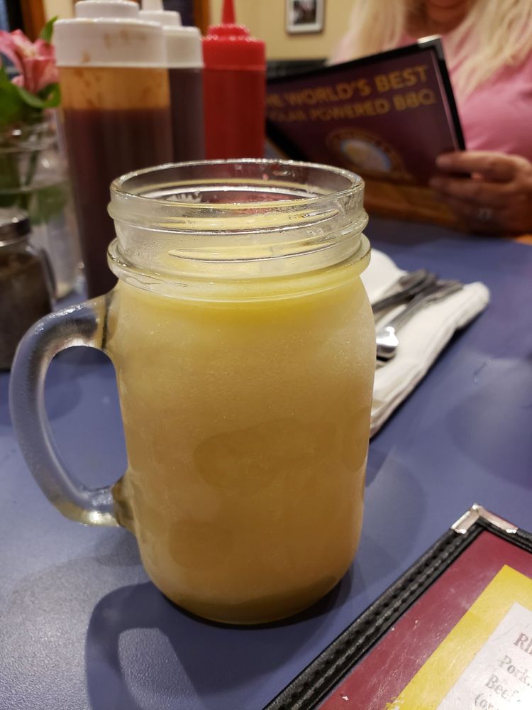 Mommas_BBQ's tweet photo. Raise a bourbon slushie to 2020 coming to an end. Order a cocktail for carryout to celebrate the New Year. Cheers🍻

📞 Bauer Ave: 502-938-MAMA
📞 Hurstbourne Pkwy: 502-290-7998

#mommasbbq #louisvilleky #louisvillefood #louisvillefoodie  #southernfood #kentucky #bourbon https://t.co/KJ6GqnZzqw
