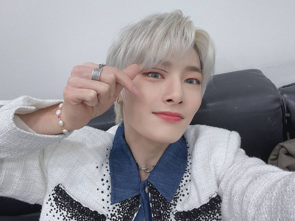 straykids_italy's tweet photo. [Foto] 201231

Aggiornamento Instagram di @/realstraykids 
Realstraykids (#IN): “Grazie mille anche per il 2020, grazie in anticipo per il 2021
Farò di più una buona impressione nel 2021, quindi continuiamo insieme fino alla fine💕 
#StrayKids #2STAY #21anni! #ㅠ #INstagram #🦊” https://t.co/SbONYMc3of