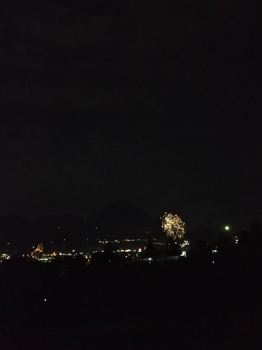 YTogubu's tweet photo. Kehidupan manusia seperti kembang api,melesat cepat di udara,meledak, berpijar kemudian menghilang https://t.co/vjmMKORkd8