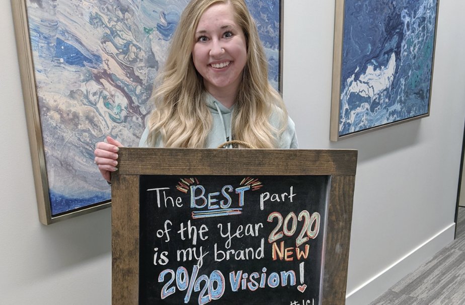 KuglerVision's tweet image. In 2020 Linsey made the choice to have #ICL vision correction with us. She left #foggyglasses and uncomfortable contacts behind. Now she's got crisp, clear vision and #visualfreedom. Congrats Linsey! Check candidacy now: bit.ly/3rGIzqn

#happynewyear #omaha