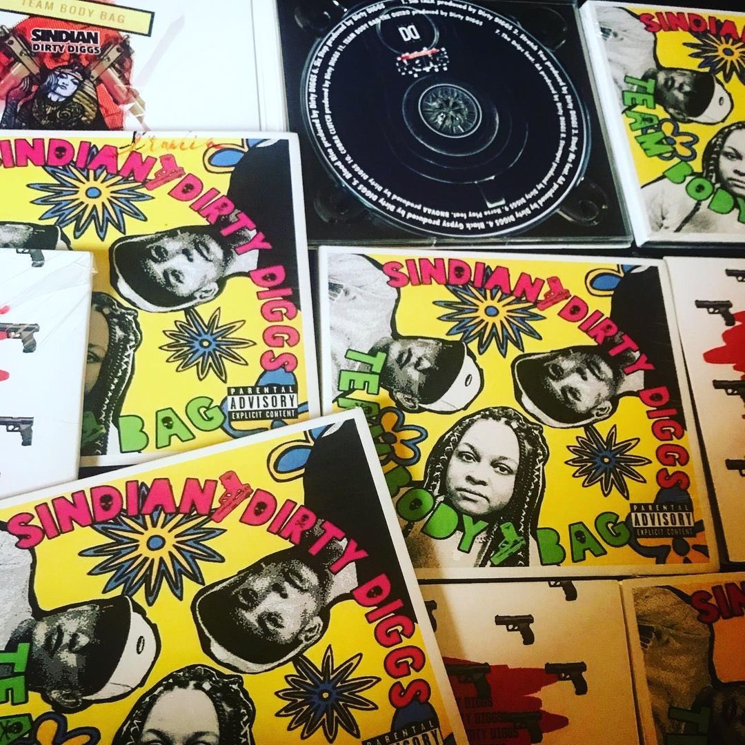 sindian_'s tweet photo. #TEAMBODYBAG SWEATSHIRTS!!! Order today. Exclusive and limited run. Comes with the album prod. By @DIRTDIGGS Each piece comes signed and numbered only doing 10!! Dm to order π°π°π°
2 vinyls also available with exclusive art!!! π―πππΏ
#hiphop #art #delasoul #culture #music #merch https://t.co/QpR93EheHk