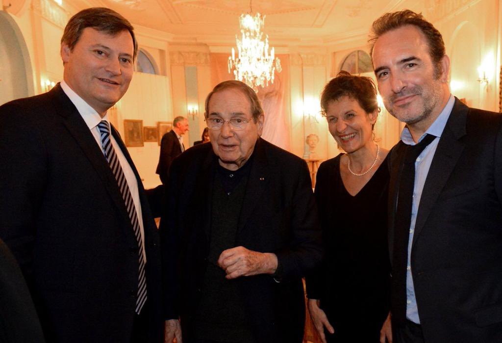 ericberdoati's tweet photo. Souvenir ému de Monsieur Robert Hossein venu en 2017 au musée des Avelines @VilleSaintCloud 
Toutes mes condoléances les plus sincères à sa famille et ses proches https://t.co/sdYtfL6xxz