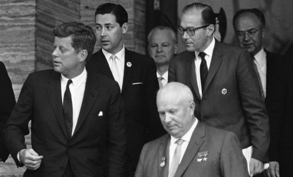 19.Khrushchev’s speech put the Soviet Communist Party on a new path. Government repression and censorship were relaxed and millions of prisoners were freed from the gulags. Peaceful co-existence with other nations became an acceptable point of political debate.Truth took hold.