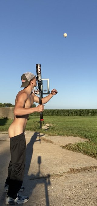 Sweaty Cheeks 🍑 https://t.co/TgF1DWCRGA