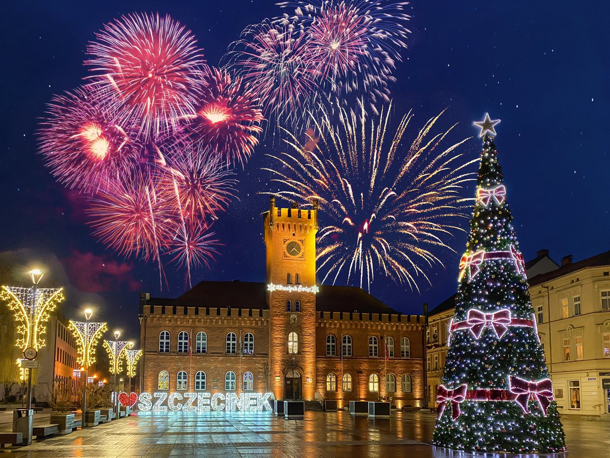 Marcin_Wilk's tweet photo. #Szczecinek #westpomeranian #Poland 
#happynewyear #happynewyear2021 #2021 #newyear #newyear2021 https://t.co/FP8IkzK3uQ