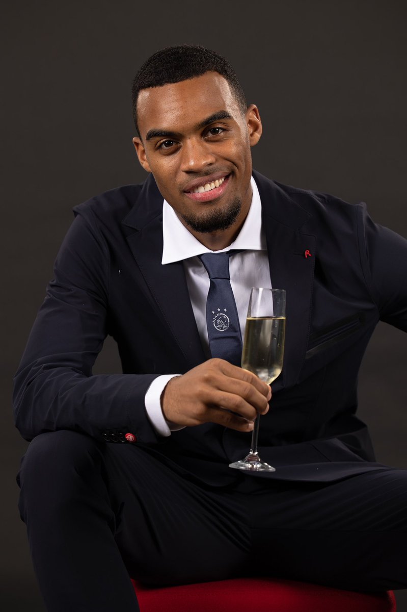 anitaoow's tweet photo. AFCAjax: Suit up, #202OUT incoming! ✨ https://t.co/yp8W8sIhGM