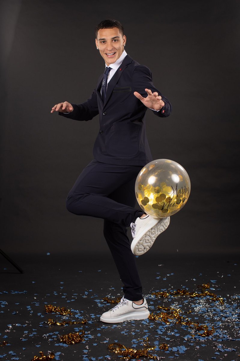 anitaoow's tweet photo. AFCAjax: Suit up, #202OUT incoming! ✨ https://t.co/yp8W8sIhGM