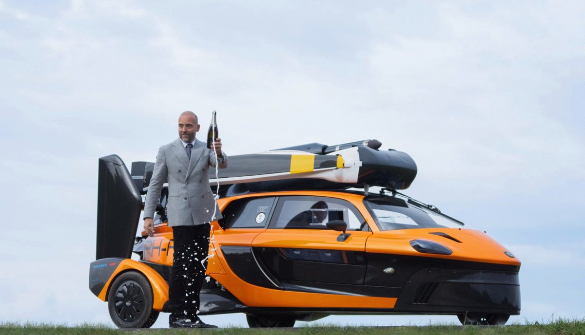 The PAL-V Liberty is ready for takeoff! We look forward to seeing you all healthy and well in 2021! We wish you a happy new year on behalf of the entire PAL-V team! #palv #flyingcar #happynewyear