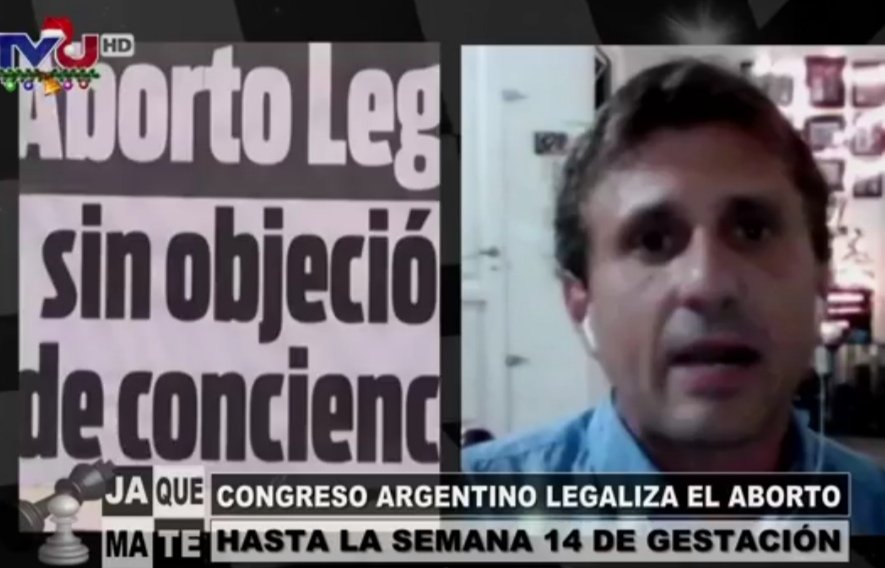 DaffunchioPicaz's tweet photo. Gracias a la producción de @XimenaGalarza, conductora del programa televisivo "Jaque Mate" de TVU Bolivia, por confíar en quien suscribe, integrante @UTvContenidos para describir el momento histórico de la aprobación del #AbortoLegal2020 en #Argentina https://t.co/NWipNvt8Qg