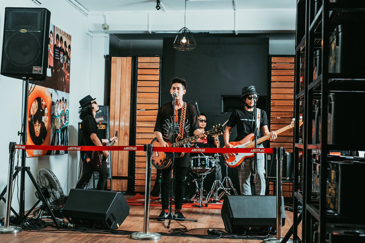 bunkfaceband's tweet photo. Happy New Year! #Bunkers 2021 https://t.co/WHPSZYxmML