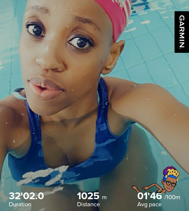 ocrgirl_emjeezy's tweet photo. Year's End is neither an end nor a beginning but going on. Your Potential is endless 💙
.
.
#bricktraining #yearendwod #ride #indoorride #cyclinglife #cyclingwithTumiSole #girlswhoridebikes #blackgirlswhotri #beat2020 #finishstrong https://t.co/jJx6vWfAzx