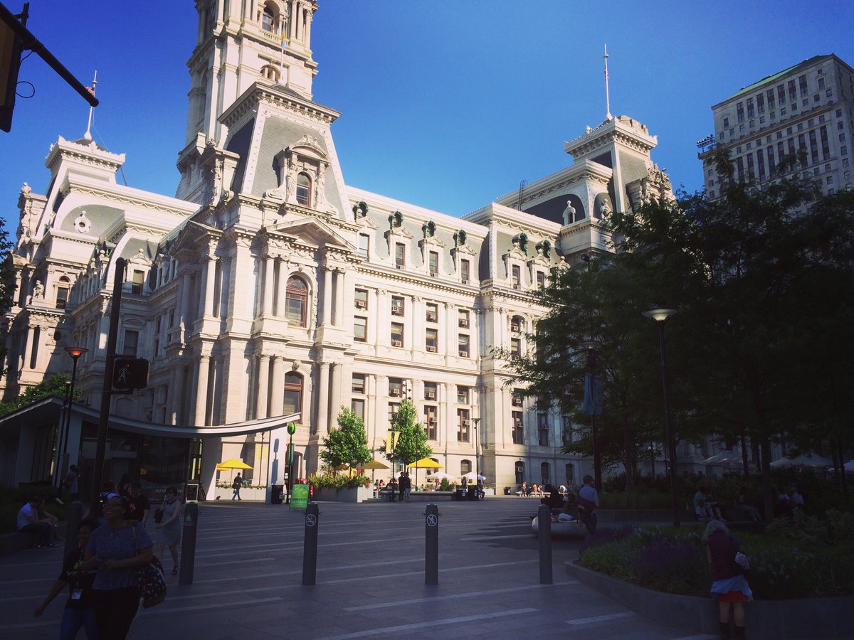 Stereorush's tweet image. Headed back to #Philly 🤟My first gig was here coordinating the @WXPN “Live At Lunch” Series w/ @ccdphila &amp;amp; @LiveNation 🎶 Then w/ @DavidOhPhilly in City Hall on #PHLLive where I was awarded a Citation of Recognition from the City of Philladelphia for my creative economy work 🏅