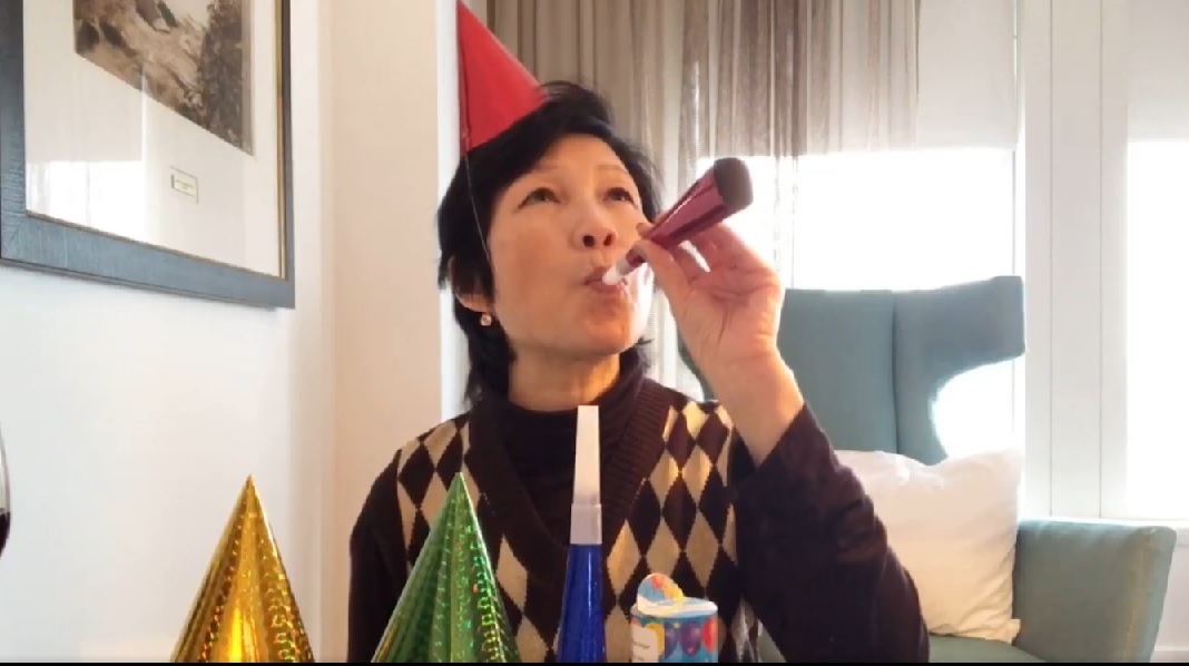 CindyPhillipsRD's tweet photo. Why am I hosting a one-woman party in a hotel room?
To celebrate YOU!
Tell me, what is one thing you have stretched and grown this year?
Catch the party video https://t.co/JvIwKdS0KJ
Happy New Year! https://t.co/wtF5GRAogM