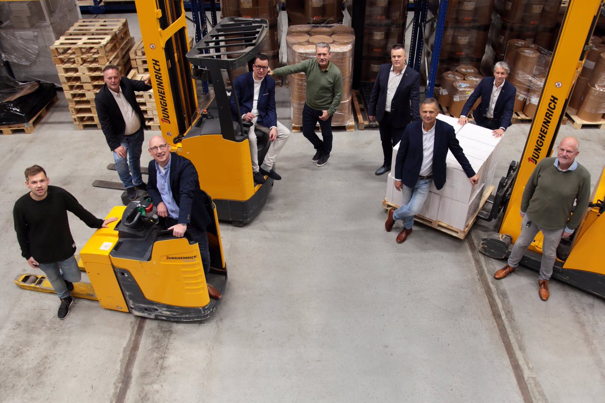 CyberFreight's tweet photo. Team Cyberfreight wenst IEDEREEN een fantastisch en gezond jaar 2021! https://t.co/znyUbXzaaG
