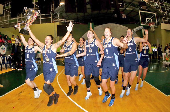 📰 Los dos oros sudamericanos de la selección femenina de básquet.

🔥 La historia de los dos triunfos albicelestes que estuvieron separadas por 36 ediciones del torneo regional.

👉 unocontraunoweb.com/2020/05/27/los…