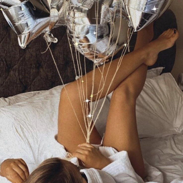 Ready to ring in the new year? Pamper yourself with a gorgeous spray tan! #xentan #tan #tanning #selftan #sunlesstan #darktan #glowingskin #bronzed #bronzedskin #goodtanday #glow #holidaytan #newyear #spraytan