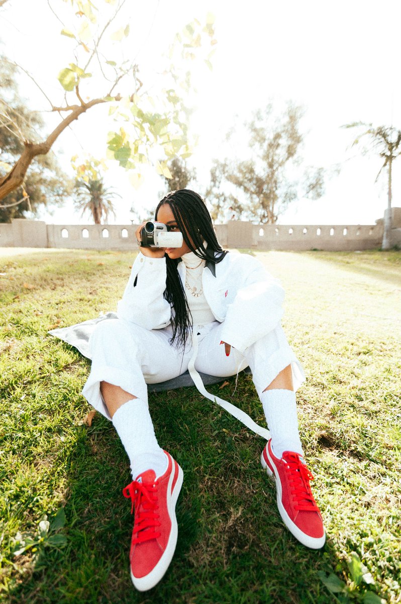 HelloBeautiful's tweet photo. #HBExclusive: We caught up with @Shavone, the VSCO Communications &amp; Creative Partnerships Director about her first @PUMA collaboration, the role that sneakers play in fashion &amp; Black culture, &amp; the direct connection between fashion &amp; technology.

https://t.co/QLtaf6R85A https://t.co/pzGCId5qt6