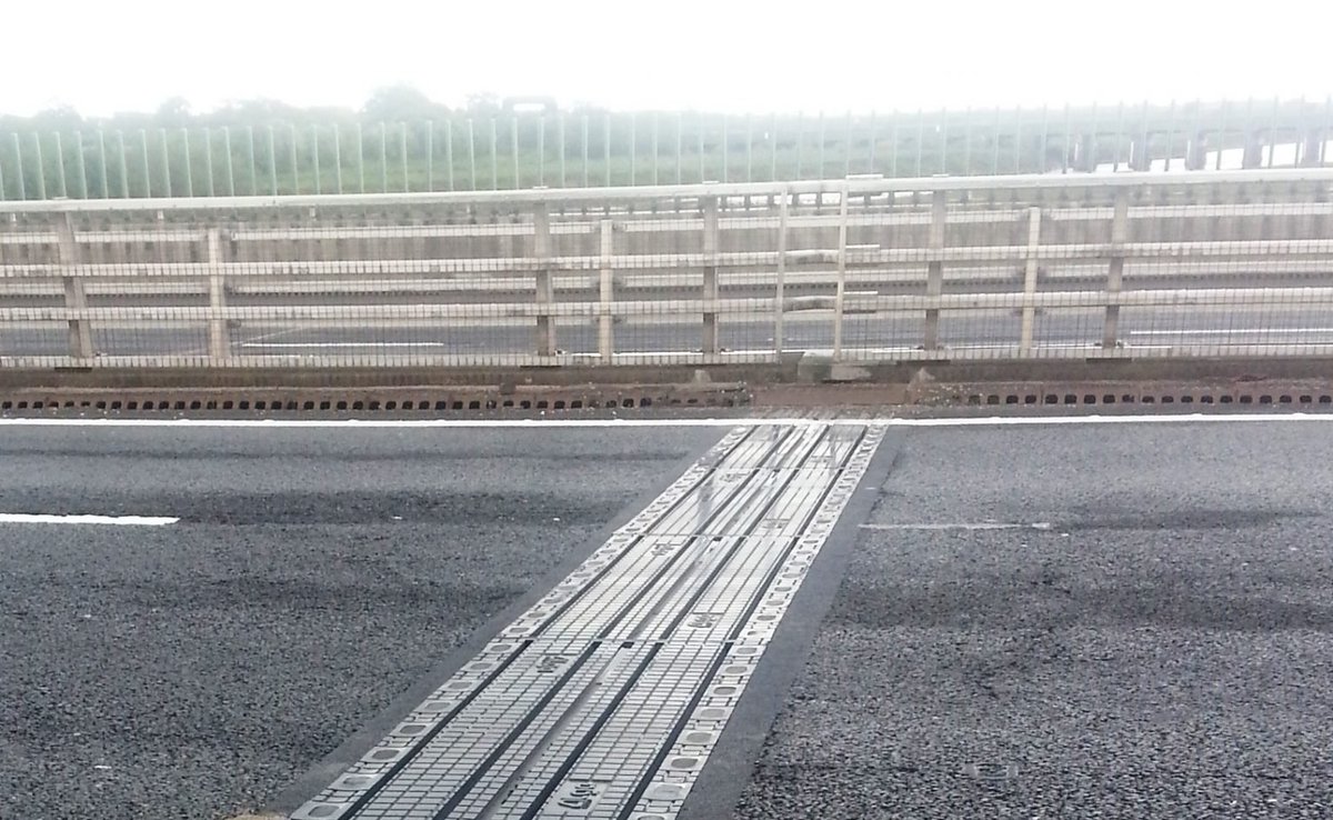 Then we get into the really big joints – alligator teeth/finger joints, transflex plates etc – basically overlapping or sliding sections that span the movement gaps. The biggest are reserved for huge bridges such as suspension bridges.