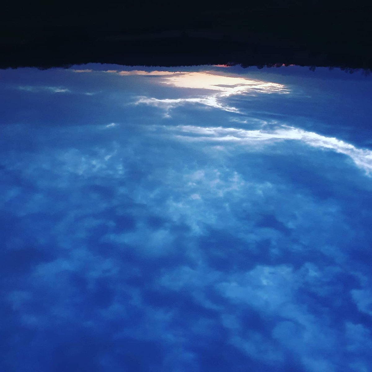 tjd5900_tom's tweet photo. Sometimes I see the sky rivers,
Tonight was perfect,
I just love these moments,
It feels like the possible and impossible balance,
Just for a moment.
#skyriver #perspective https://t.co/hfwB6LhyVO