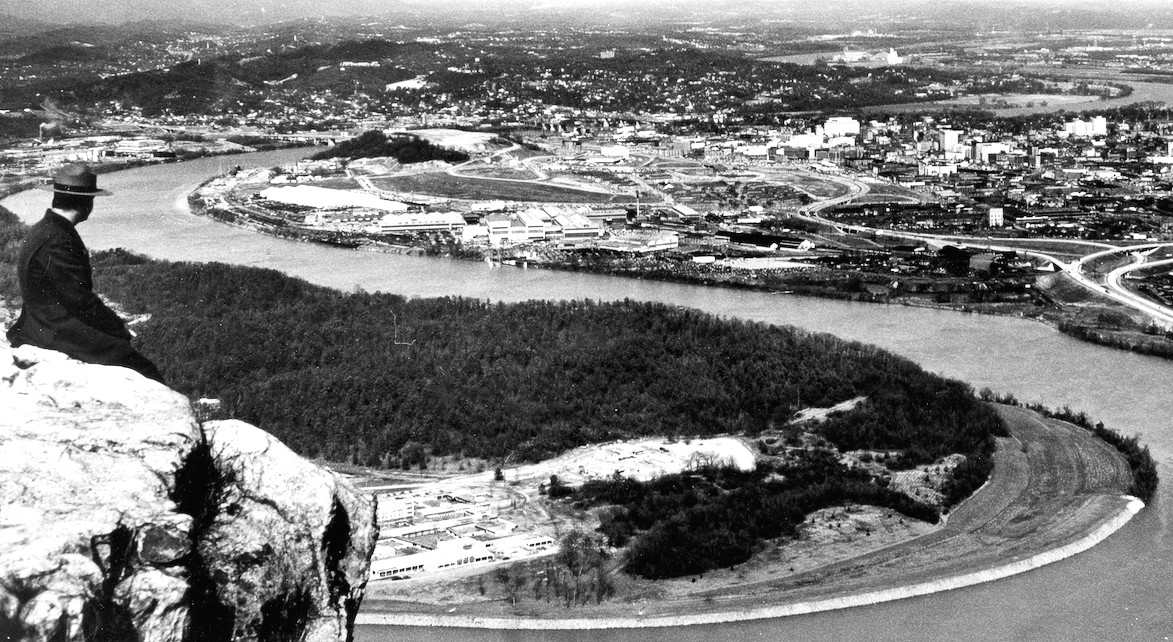 TVAnews's tweet photo. The damage caused by The Great Flood of 1917 in Chattanooga was catastrophic. While 2020 has been the wettest year on record, our system of dams allows us to manage the Tennessee River and its tributaries river to keep this type destruction at bay! #TBT https://t.co/kd0CiEQxmw